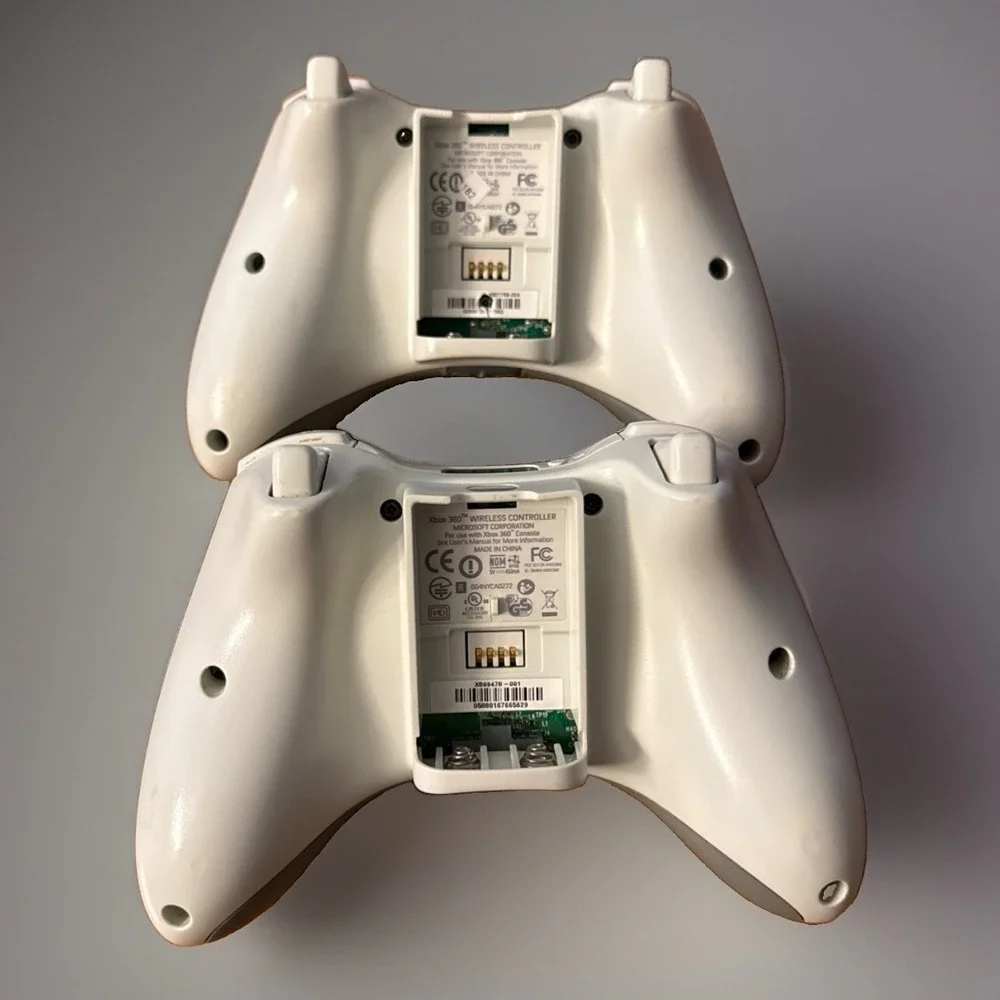 Microsoft Xbox 360 Lot of 2 Wireless Controllers White  OEM